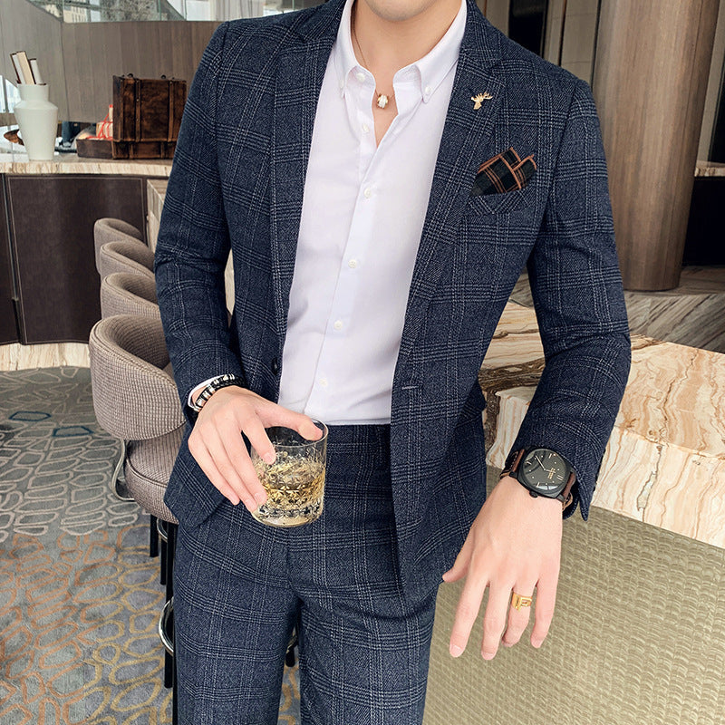 Completo a quadri uomo slim fit blu scuro due pezzi. Perfetto per abbigliamento formale, business e cerimonie.