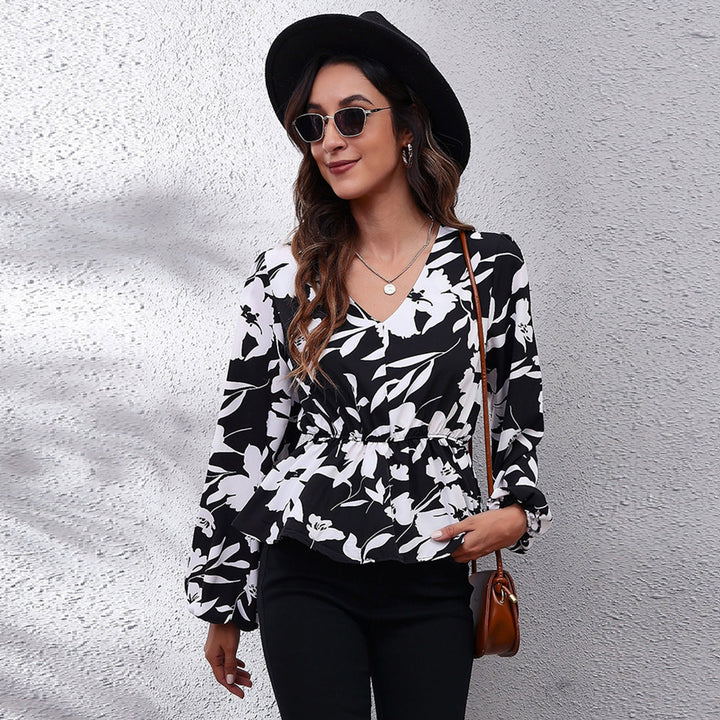 Camicetta donna a manica lunga con vivace stampa animalier, ideale per un look chic primavera estate.