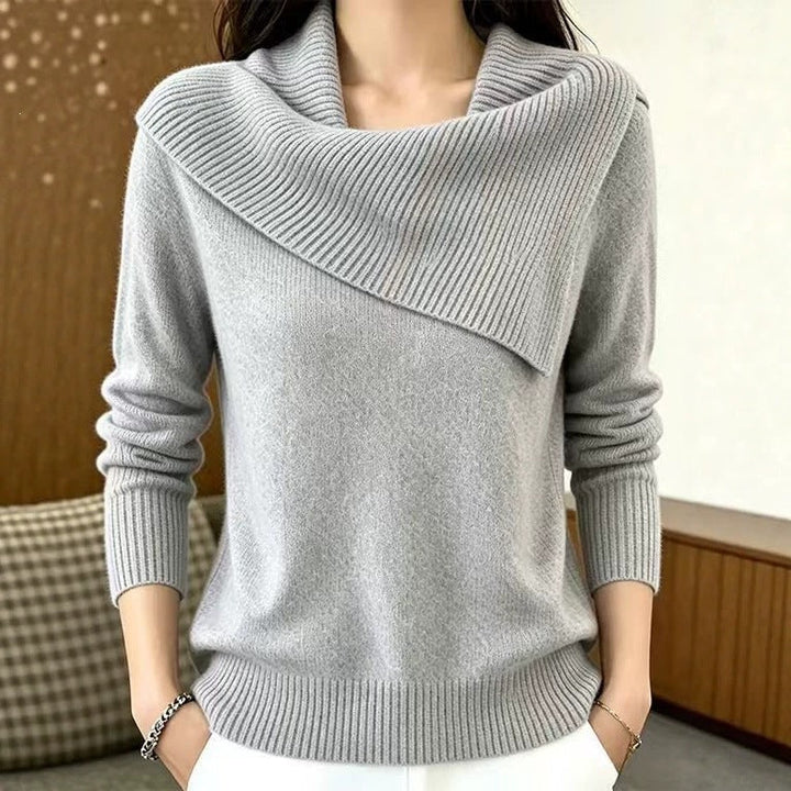 Moda femminile: maglione comodo dal taglio rilassato con elegante collo a revers.