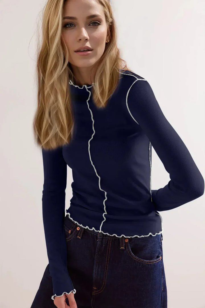 Abbigliamento donna: maglietta a maniche lunghe, collo alto e bordo contrasto. Ideale per l'inverno.