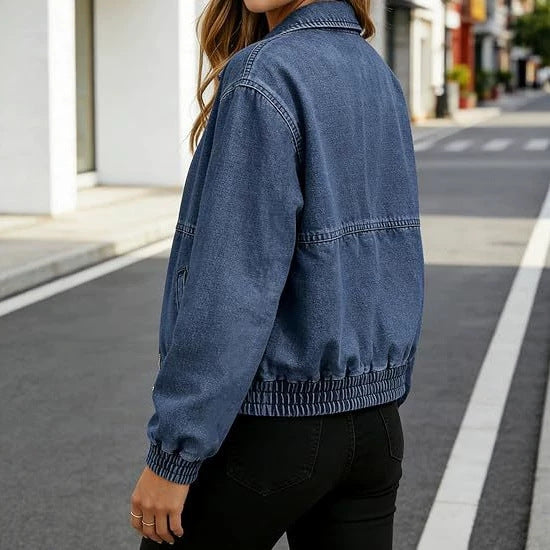 Giacca casual unisex con collo revers in stile vintage, perfetta per un outfit quotidiano e un look retrò.