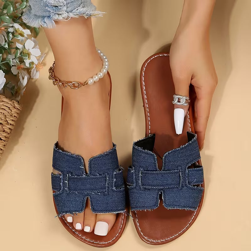 Ciabatte da donna aperte per comfort quotidiano. Sandali estivi casual, ideali per relax e stile.