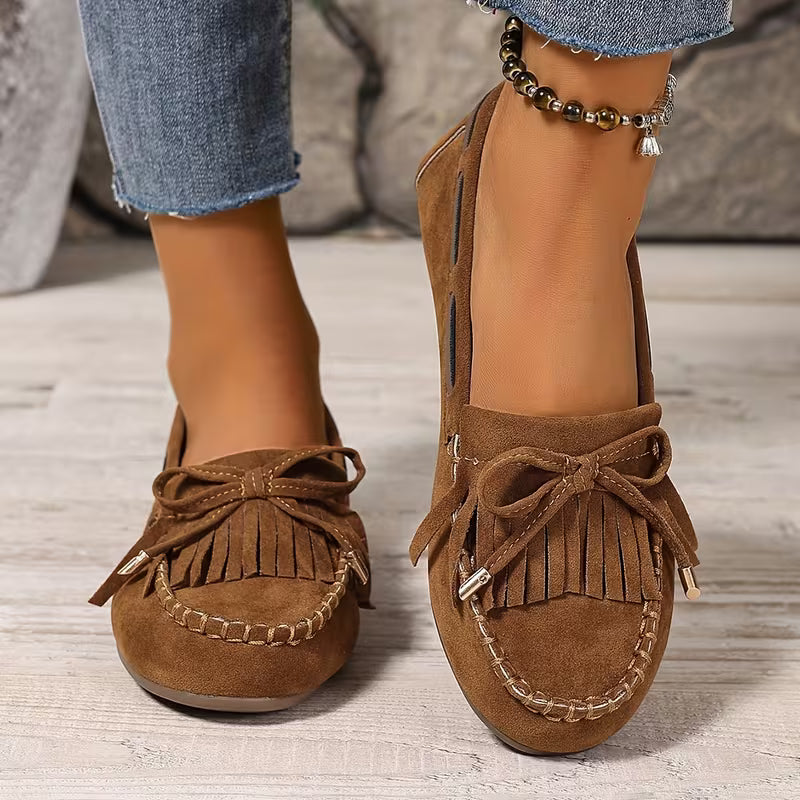 Mocassini bordeaux donna Sasha con frange, scarpe eleganti e confortevoli per ogni giorno.