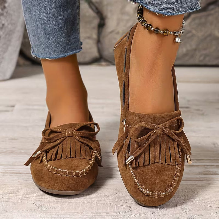 Mocassini bordeaux donna Sasha con frange, scarpe eleganti e confortevoli per ogni giorno.