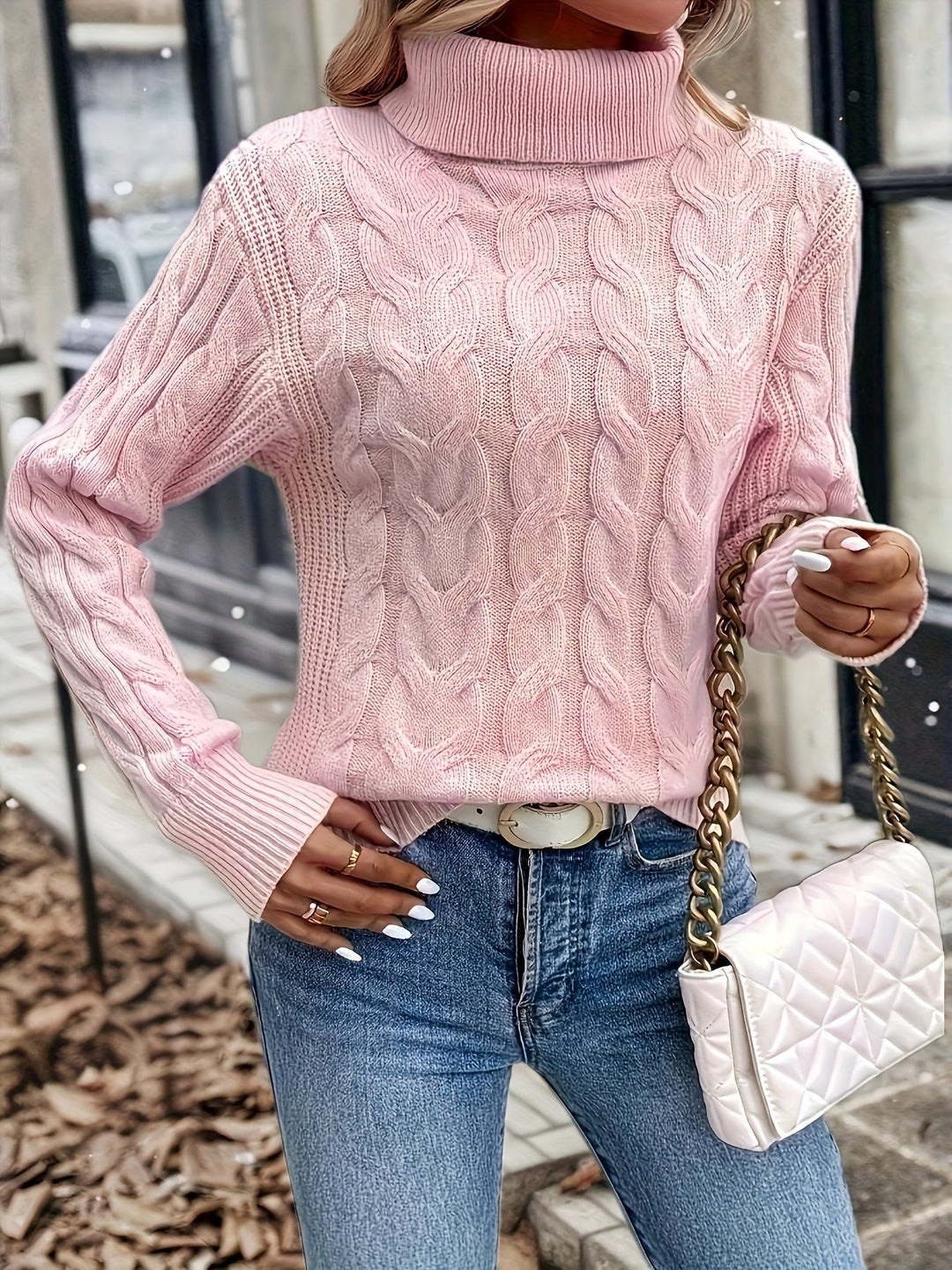 Maglione donna a trecce, collo alto. Calore e stile per le tue giornate invernali.
