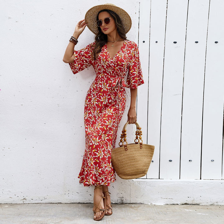 Abito da donna aderente, design chic con mezze maniche, ideale per serate estive e occasioni.