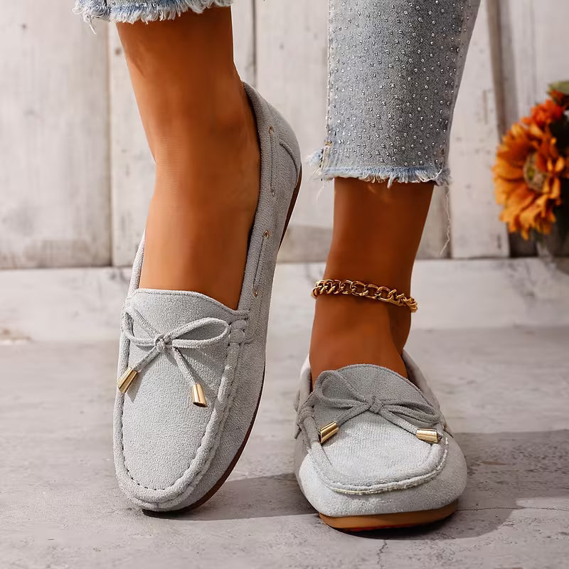 Mocassini donna dal design classico con fiocco, scarpe chic per un comfort duraturo e uno stile impeccabile.