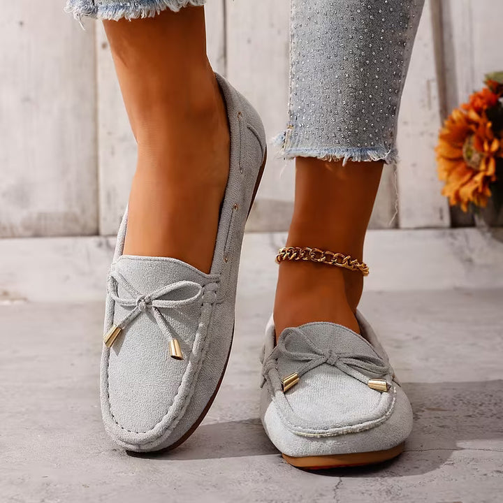 Mocassini donna dal design classico con fiocco, scarpe chic per un comfort duraturo e uno stile impeccabile.