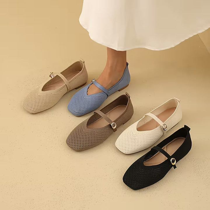 Eleganti ballerine Mary Jane nere da donna, ideali per un look casual chic o raffinato.