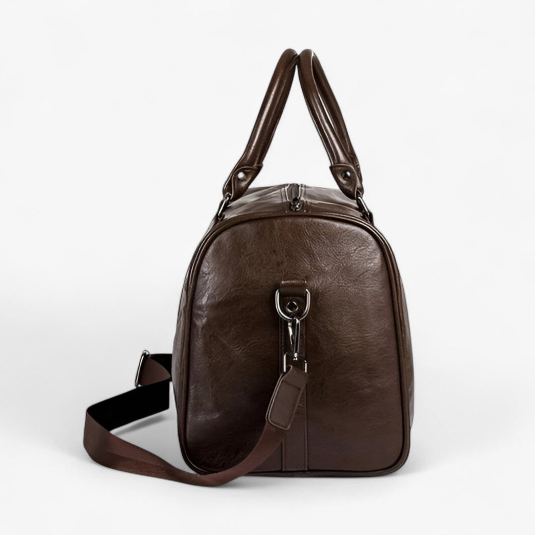 Capiente borsone nero uomo per viaggi o palestra, con tracolla staccabile, manici robusti e tasche.