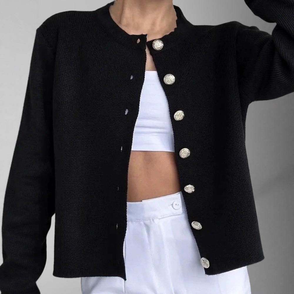 Cardigan donna kaki a bottoni, stile versatile e minimal. Un capo essenziale per l'abbigliamento femminile.