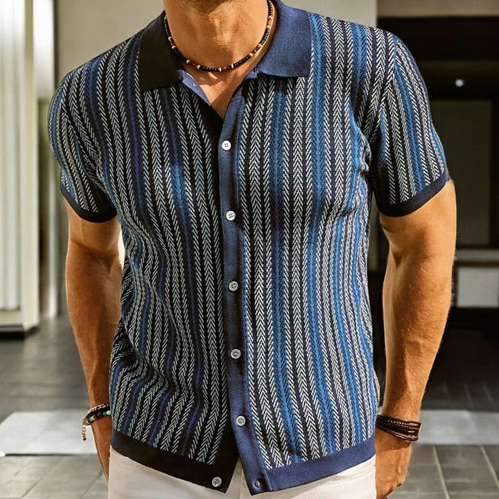 Camicia uomo comoda con bottoni, design versatile a maniche lunghe, perfetta per moda maschile smart casual.