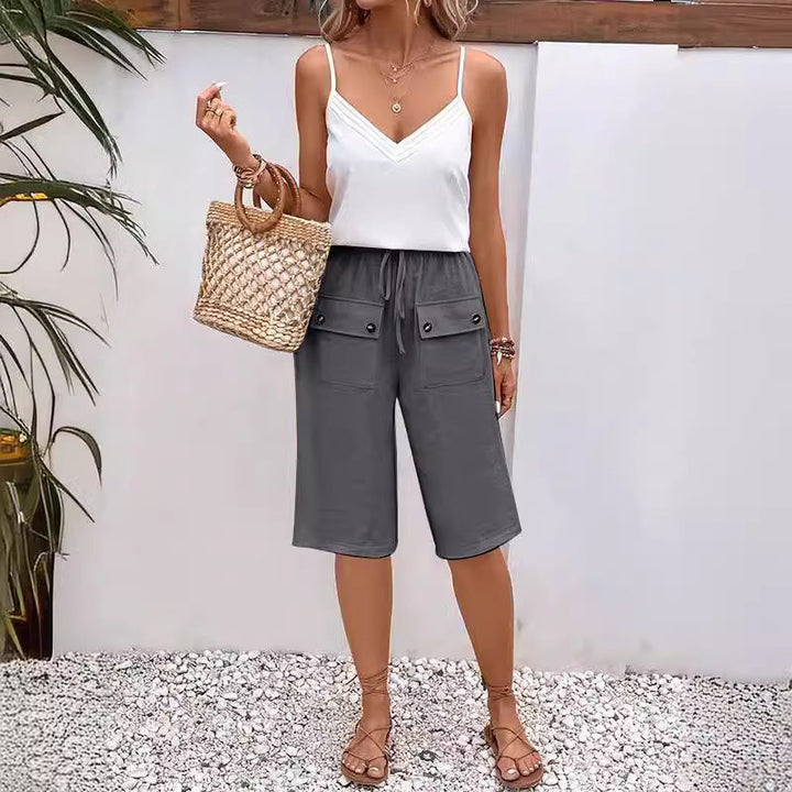 Pantaloncini donna casual estivi, design versatile con coulisse e tasche. Perfetti per abbigliamento moda estate.