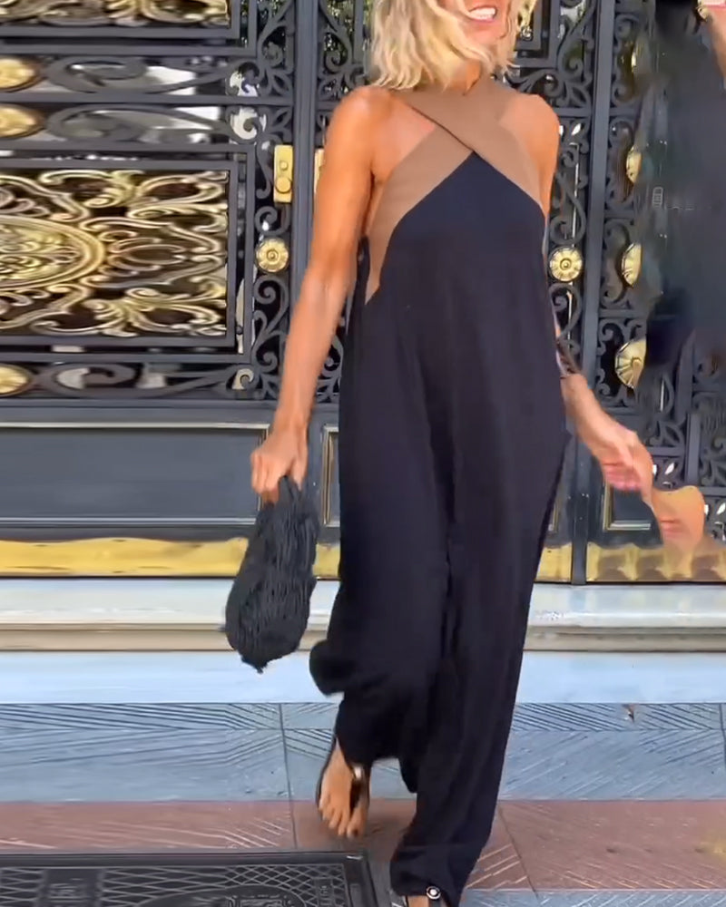 Elegante abito lungo incrociato da donna, silhouette fluida. Ideale per un tocco di raffinatezza.