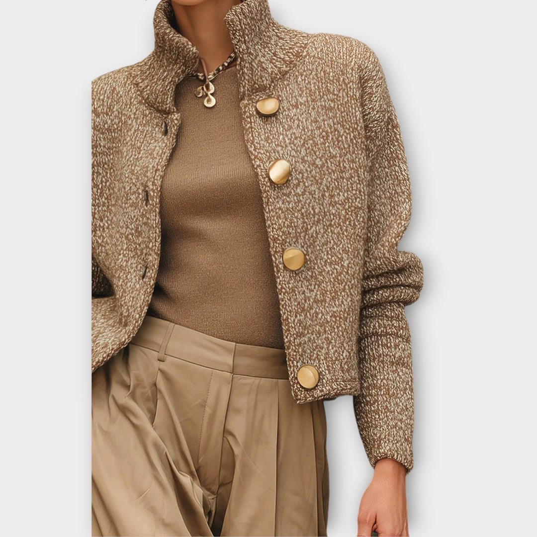 Cardigan da donna versatile con bottoni, ideale per outfit eleganti o casual. Abbigliamento comodo e alla moda.
