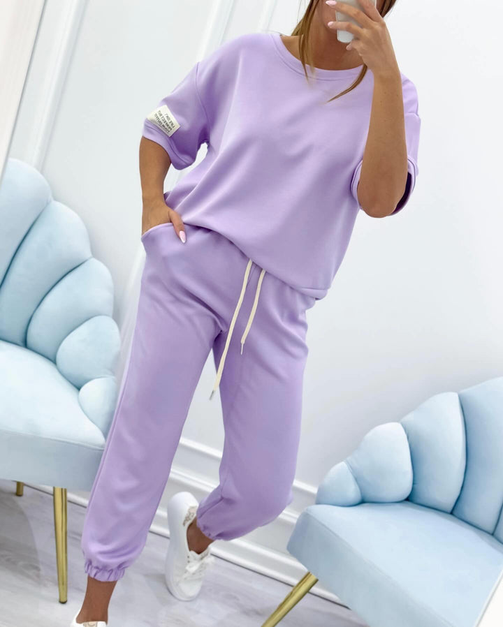 Completo casual donna per casa, pigiama estivo con top a manica corta e pantaloni, disponibile in vari colori.