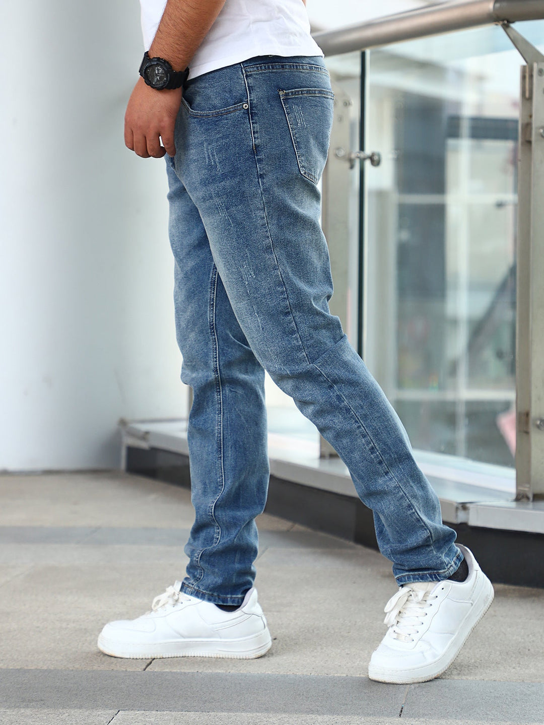 Pantaloni jeans da uomo skinny fit, elasticizzati e casual, ideali per la moda di tutti i giorni.