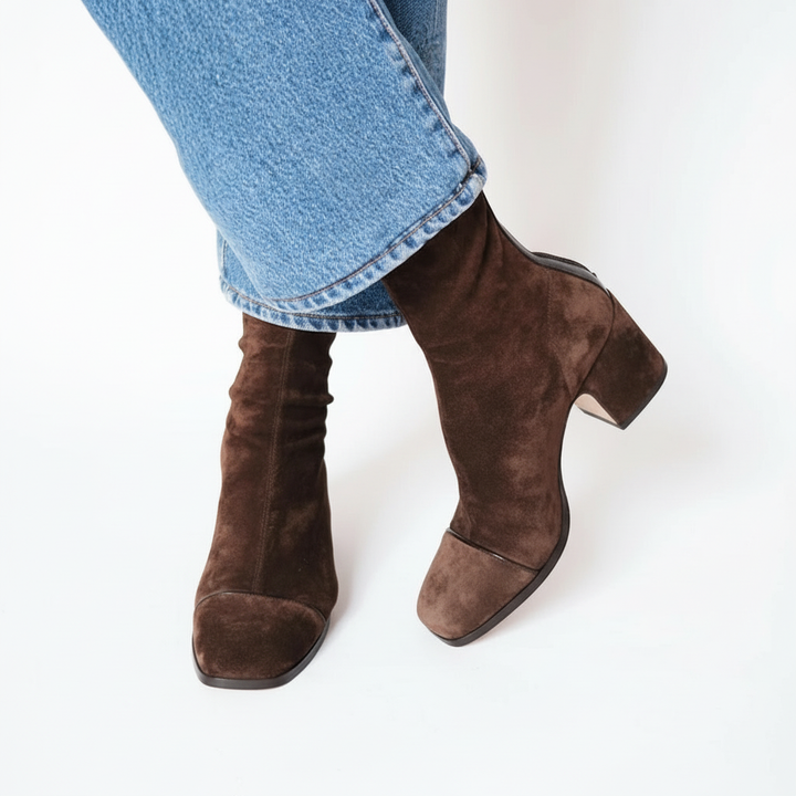 Stivaletti donna eleganti con punta quadrata e tacco largo. Perfetti per un look chic autunno/inverno.