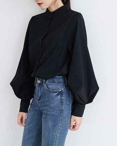 Camicia donna, maniche a sbuffo. Blusa elegante e versatile, look chic per primavera e autunno.