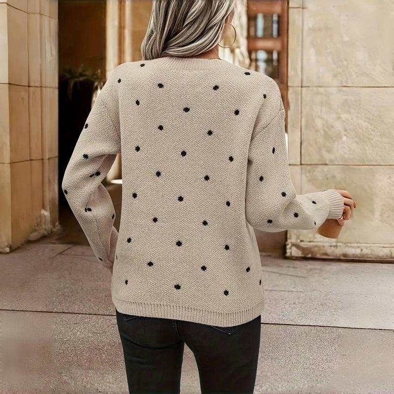 Maglione donna a maniche lunghe con motivo a pois e scollo tondo. Comodo, versatile e ideale per outfit autunnali.