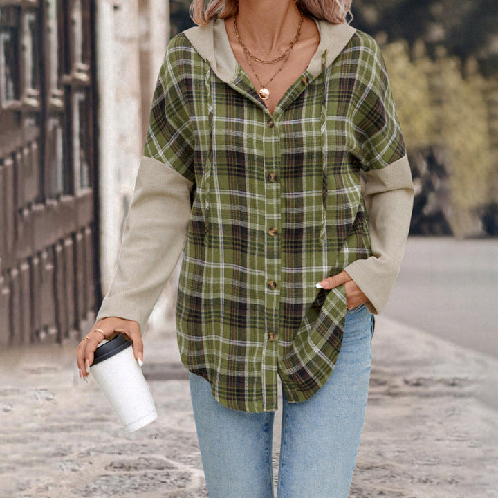 Camicia donna a quadri verdi e neri, stile classico e casual, con vestibilità larga, versatile per outfit quotidiani.