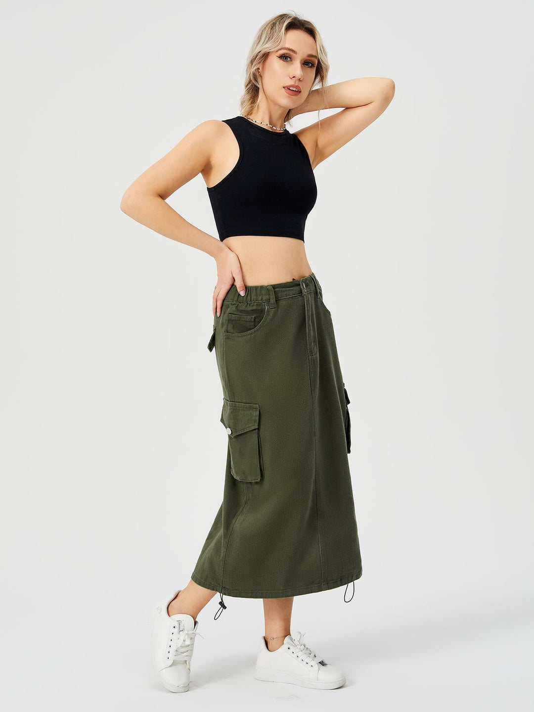 Gonna midi cargo khaki chiaro per donna, vita alta, spacco e tasche laterali. Per uno stile casual.
