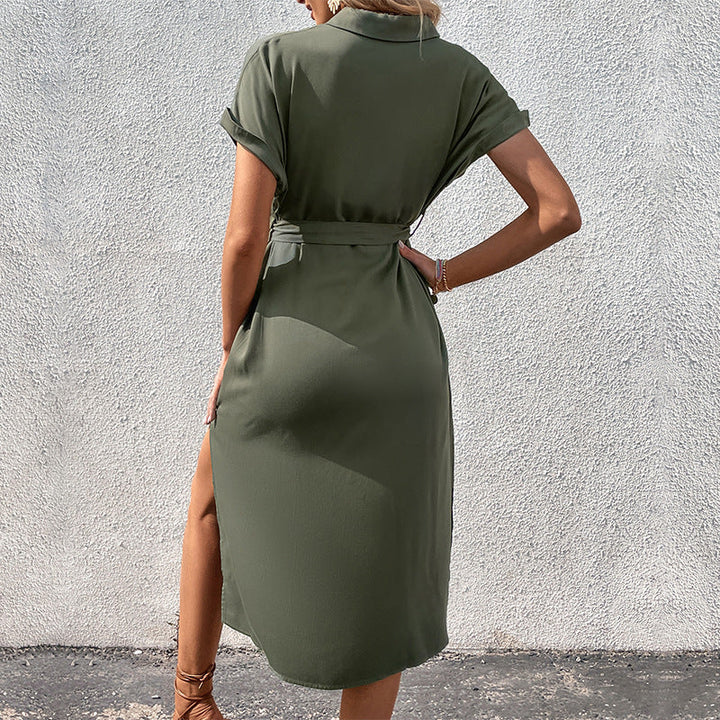 Abito midi femminile abbottonato, un outfit elegante e confortevole per la moda primavera estate.
