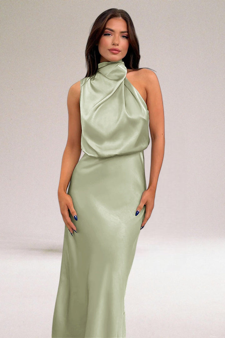 Elegante abito lungo donna satinato, con scollo halter e gonna fluida, ideale per eventi serali.