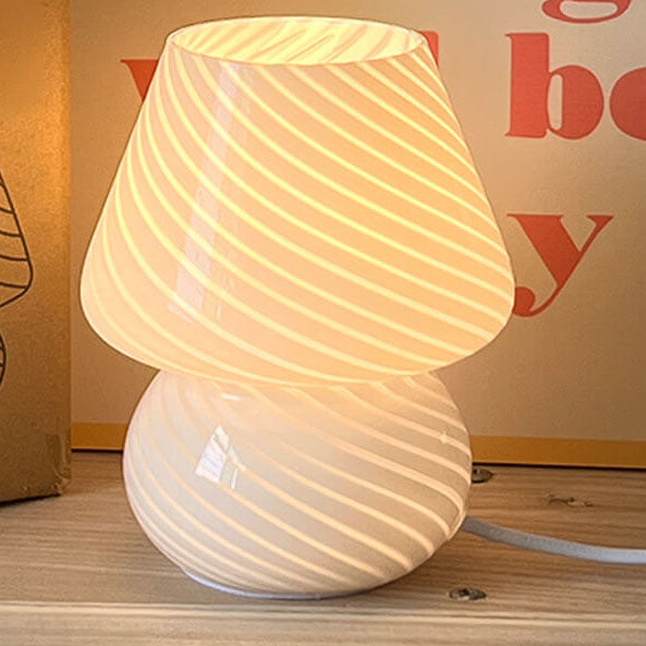 Lampada da tavolo a fungo minimalista con strisce, design moderno per arredamento casa.