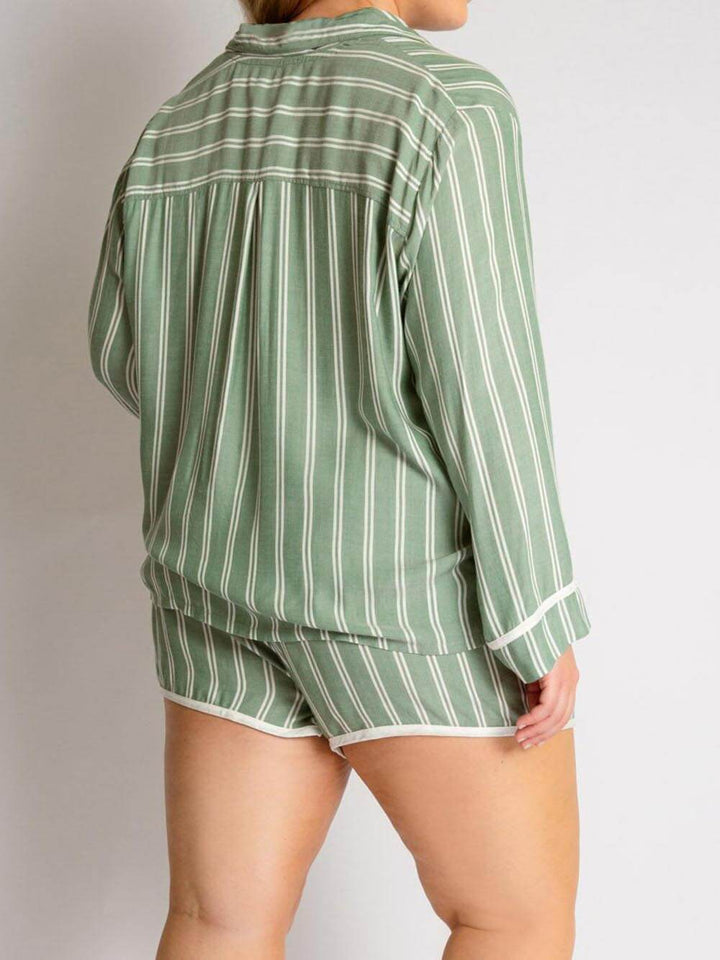 Pigiama donna a righe rosa e verdi, set morbido e confortevole per un abbigliamento notte elegante e rilassante.