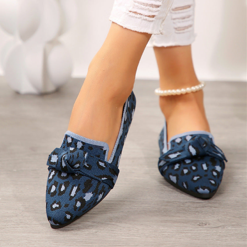 Ballerine donna slip-on versatili per tutte le stagioni, con fiocco e punta, offrono eleganza e comfort.