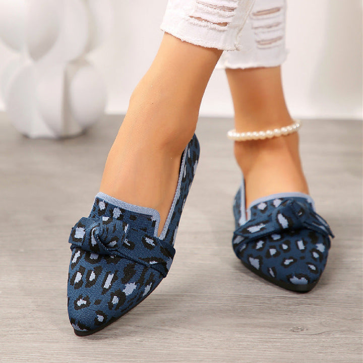 Ballerine donna slip-on versatili per tutte le stagioni, con fiocco e punta, offrono eleganza e comfort.