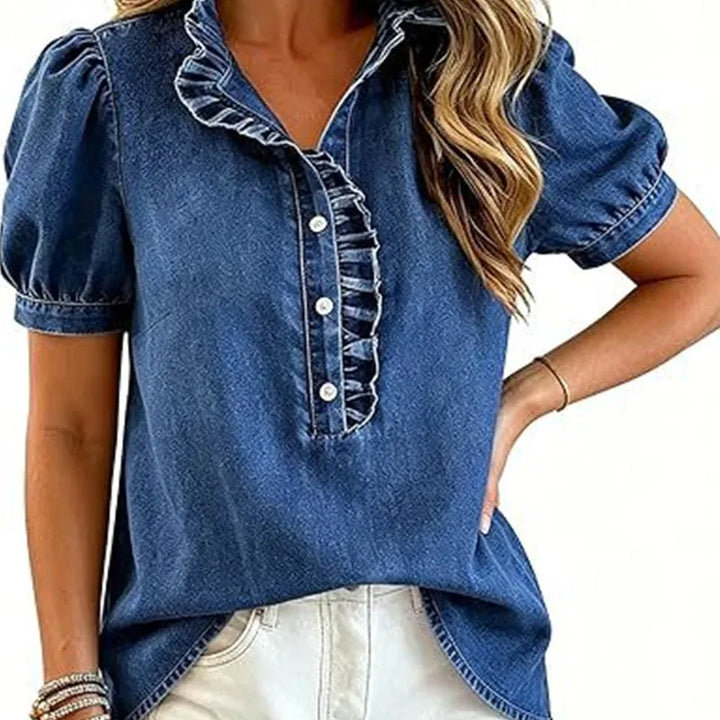 Top donna elegante con volant e maniche a sbuffo, perfetto per look primaverili ed estivi chic.