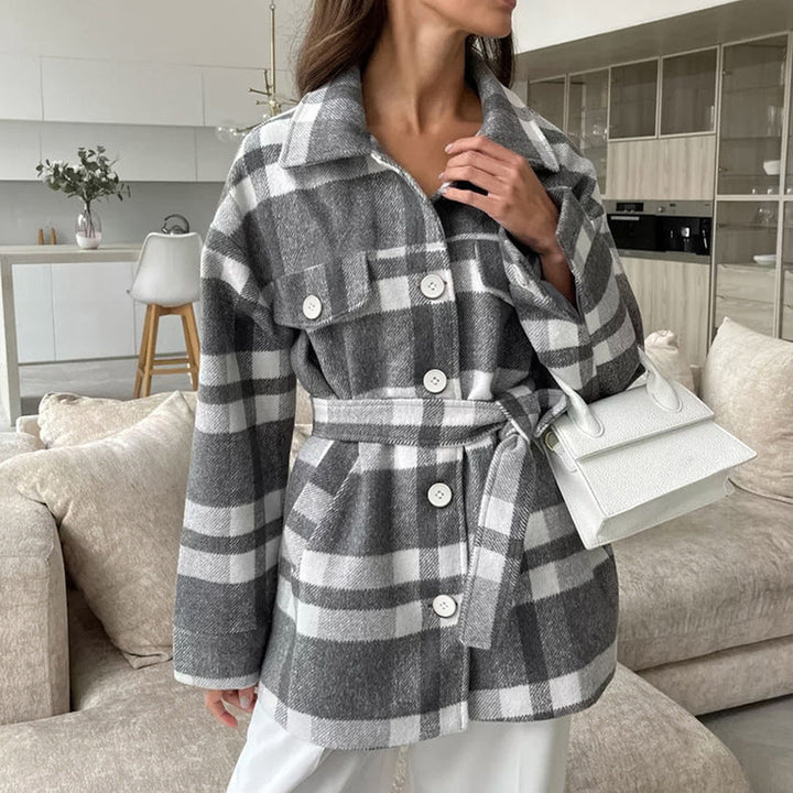 Cappotto da donna scozzese caldo e chic, ideale per l'outerwear autunnale. Colletto ampio e design alla moda.