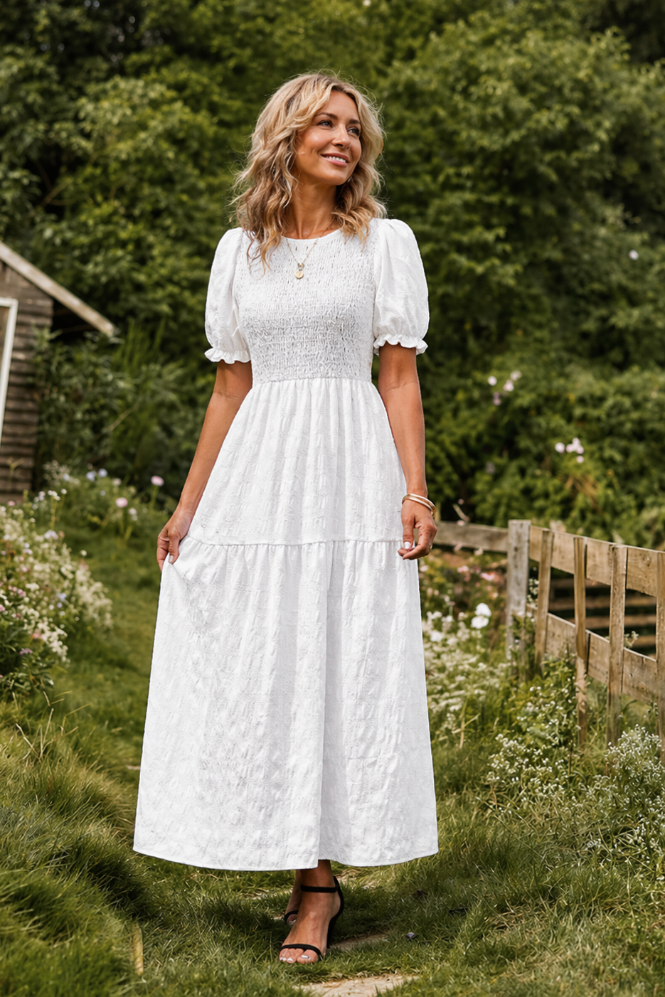 Abito maxi elegante da donna con maniche a sbuffo, perfetto per serate e occasioni speciali.