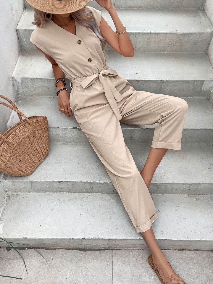 Tuta elegante sartoriale donna con taglio fluido, scollo a V e cintura, comoda e chic per ogni evento.