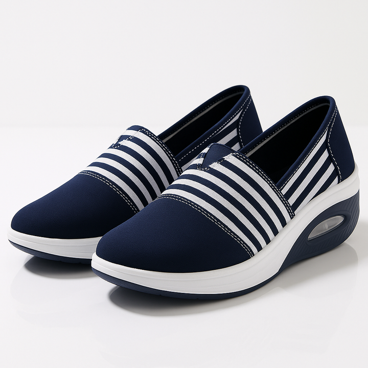 Calzature leggere blu navy da donna, comode e progettate per il benessere dei piedi, stile quotidiano.