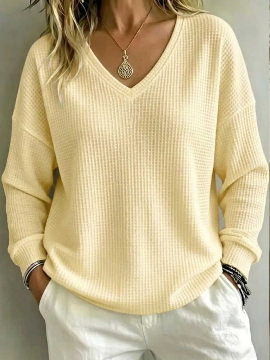 Maglione donna con scollo a V, ideale per abbigliamento quotidiano e comfort totale.