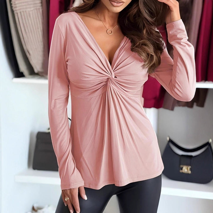 Top fluido nero donna, maniche lunghe, scollo a V. Abbigliamento femminile elegante per ogni occasione.