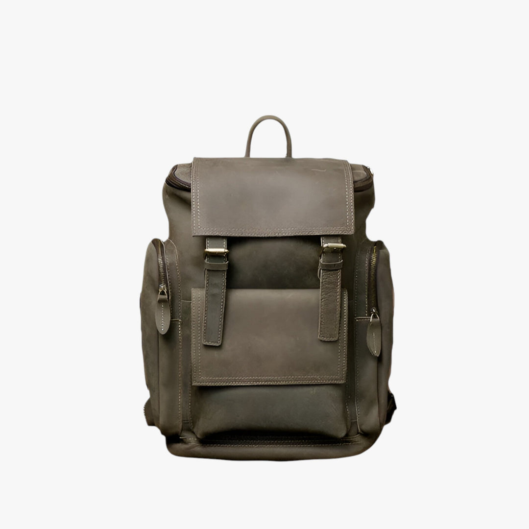 Zaino per uomo con patta, design robusto ed elegante. Ottimo per viaggio e avventure, zaino quotidiano.