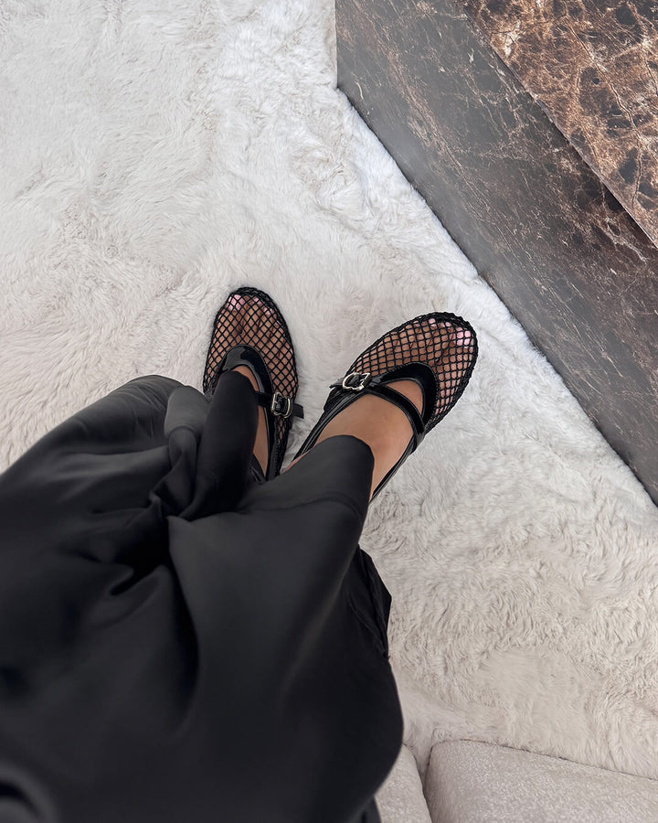 Ballerine da donna con tomaia in mesh traspirante. Design elegante e leggero per comfort tutto il giorno.