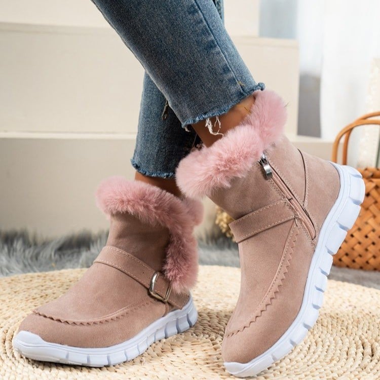 Stivaletti donna alla moda, caldi e comodi per l'inverno. Chiusura zip e fibbia decorativa.