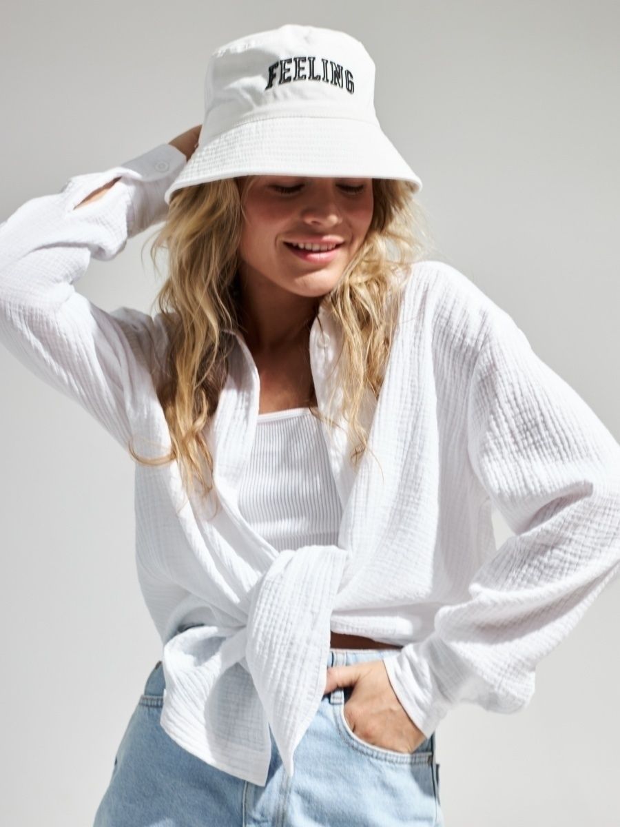Comoda camicia donna a maniche lunghe, stile classico ed elegante per ogni occasione.
