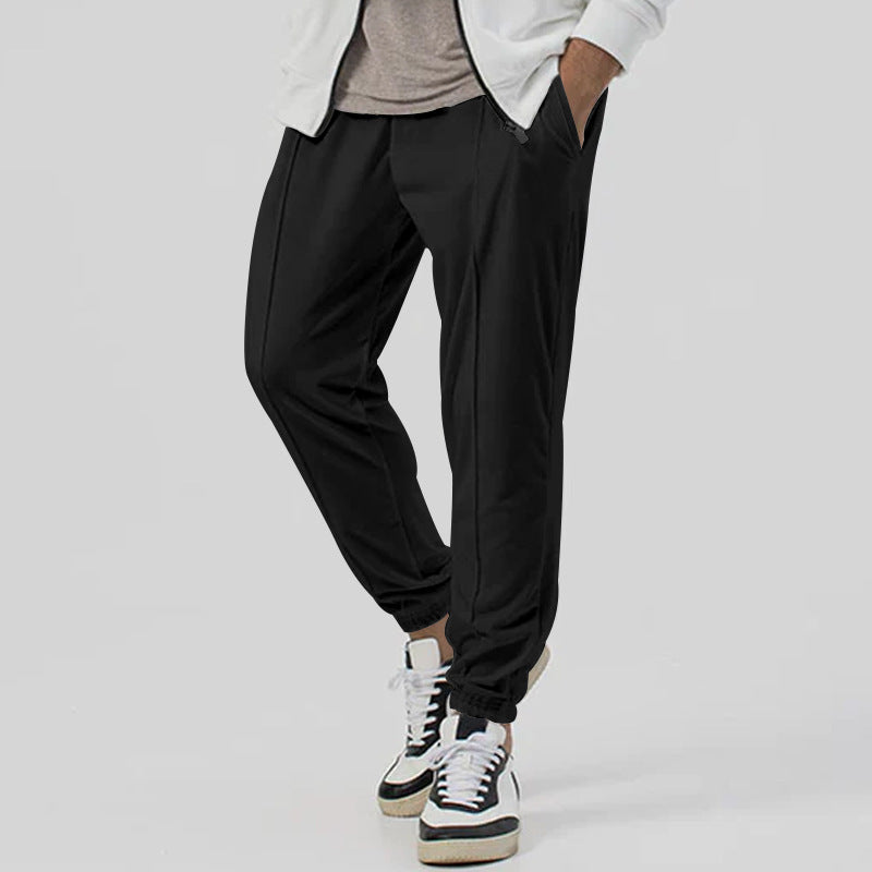 Pantaloni uomo streetwear, tuta vita media, tapered per relax e viaggio, comfort elevato.