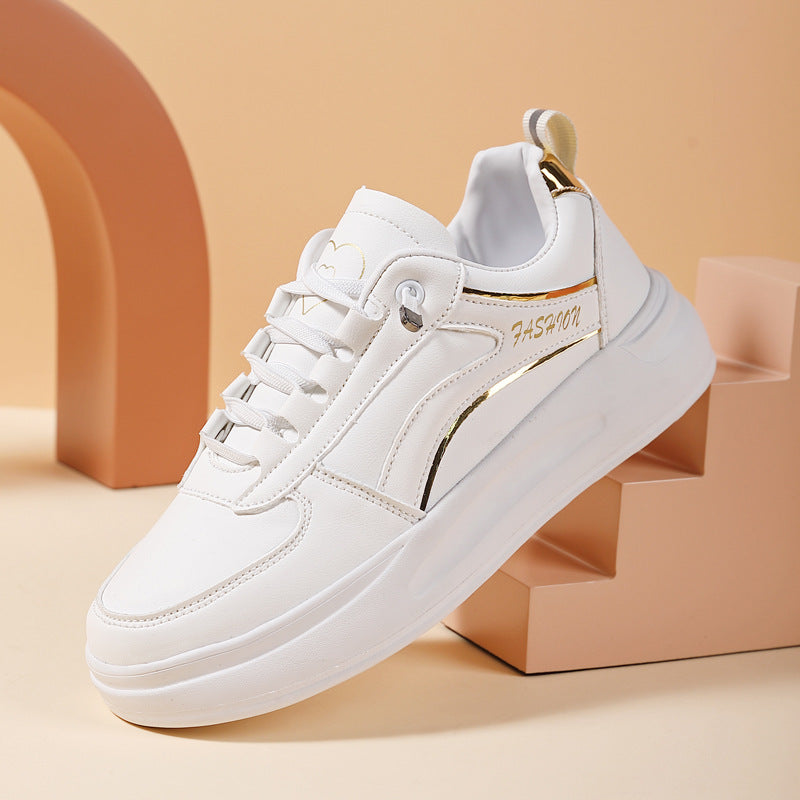 Sneakers donna platform bianche, basse e con punta tonda. Design moderno, perfette per outfit versatili e quotidiani.