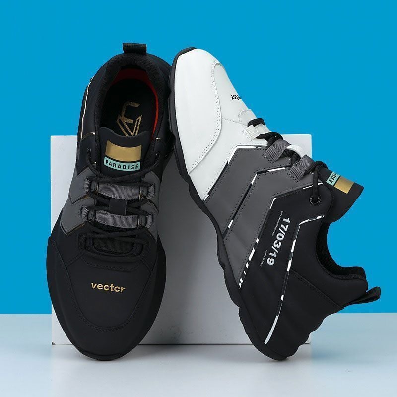 Scarpe da running uomo nere e bianche, design moderno con lacci. Perfette per sport, walking o look casual quotidiano.