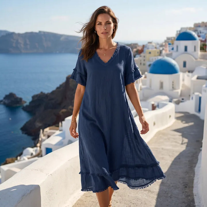 Abito da donna con scollo a V, frange e taglio a trapezio, perfetto per un'estate bohémien.