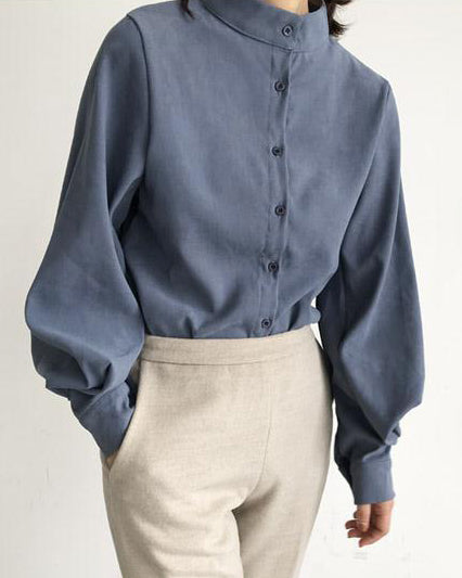 Camicia donna a maniche lunghe con sbuffo. Blusa elegante, abbigliamento versatile per un tocco chic.