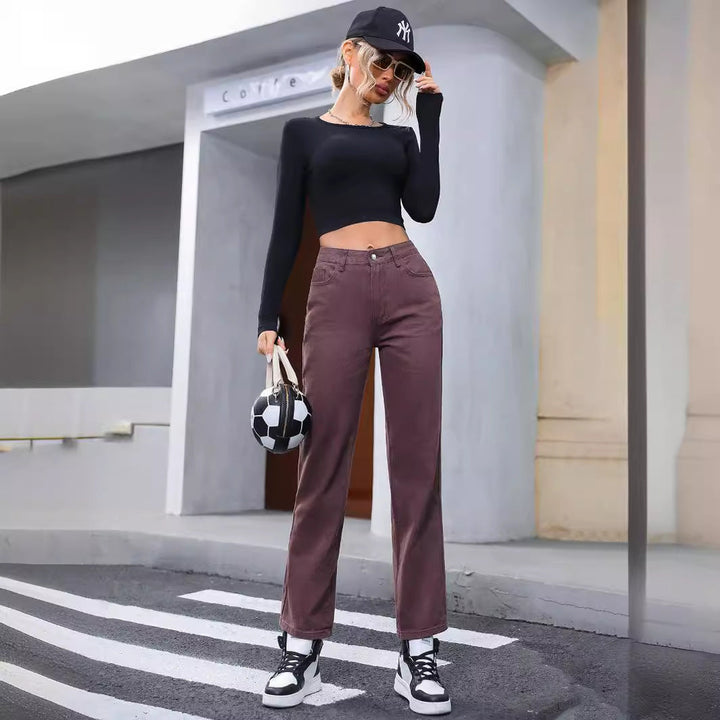 Jeans donna vita alta gamba dritta marroni, perfetti per stile casual ed elegante. Comfort quotidiano.