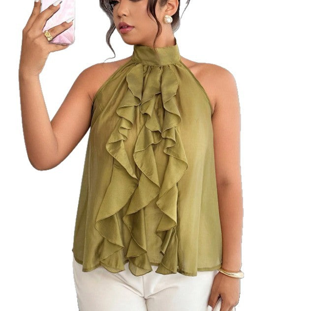 Elegante top donna taglie forti verde oliva, con scollo all'americana e orlo arricciato. Stile francese business.